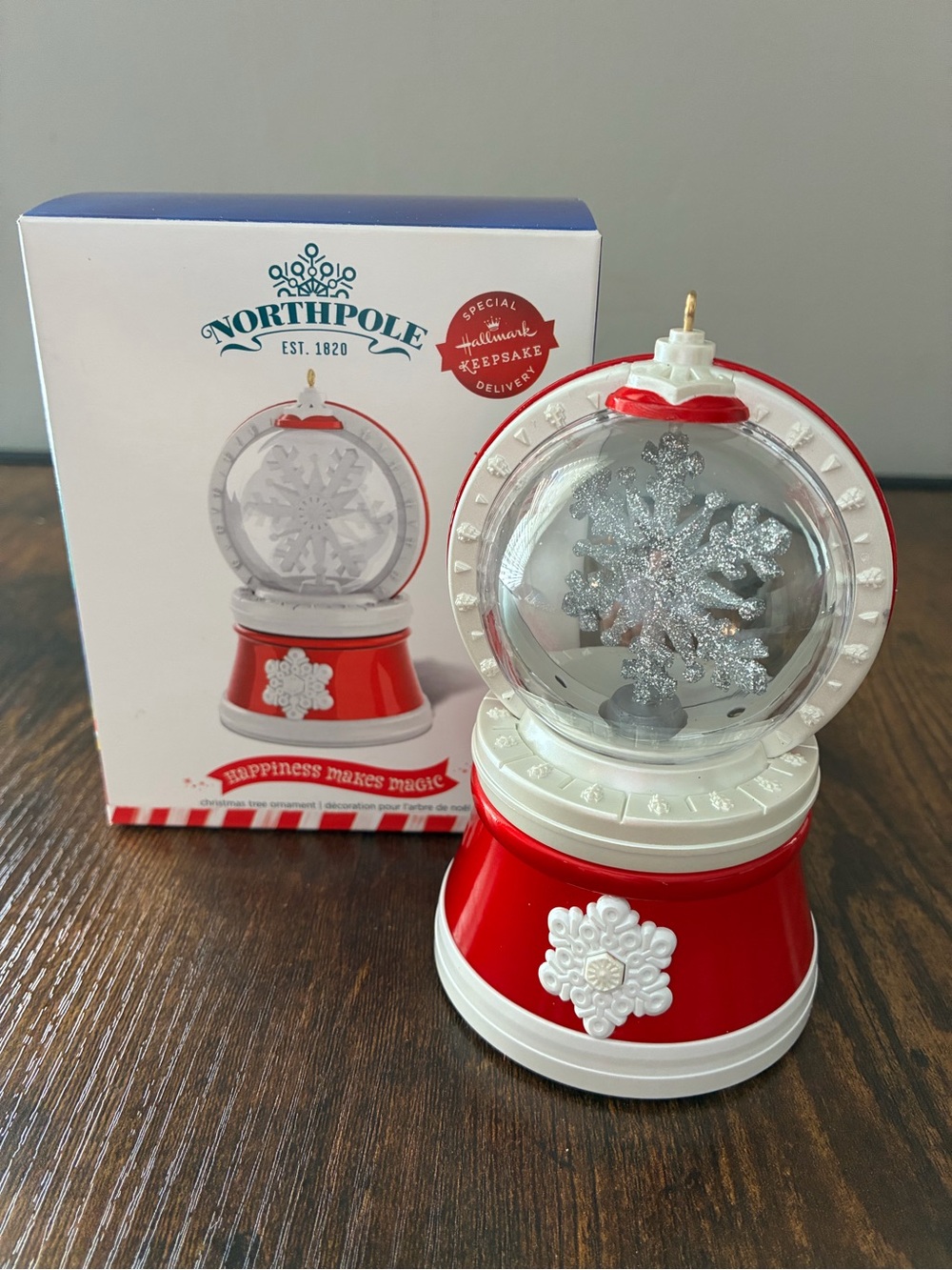 Hallmark Northpole “Happiness Makes Magic” Christmas Ornament NIB
